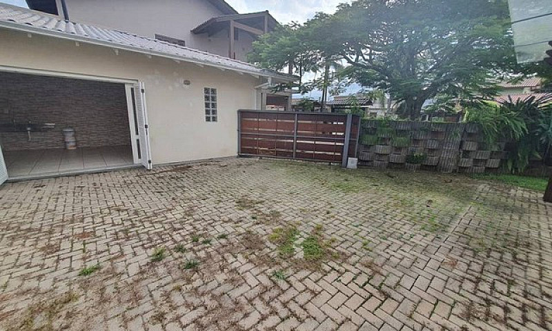 Casa Com 2 Dormitóri...