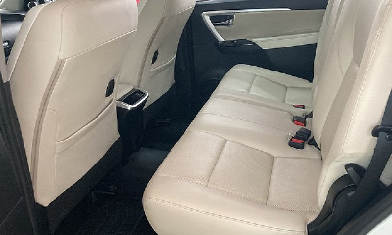 Toyota Hilux Sw4 2.8...