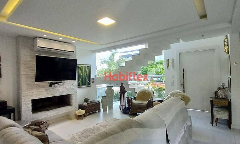 Casa Com 3 Dormitóri...