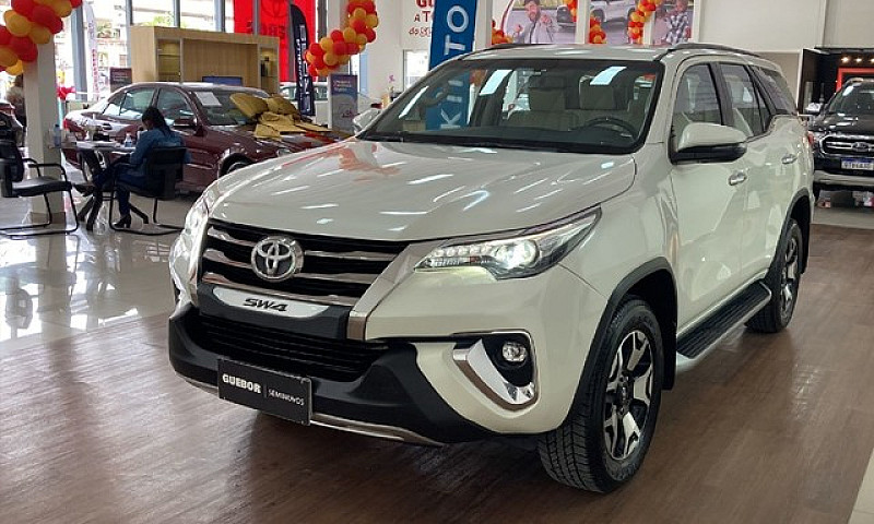 Toyota Hilux Sw4 2.8...