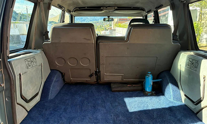 Land Rover Discovery...