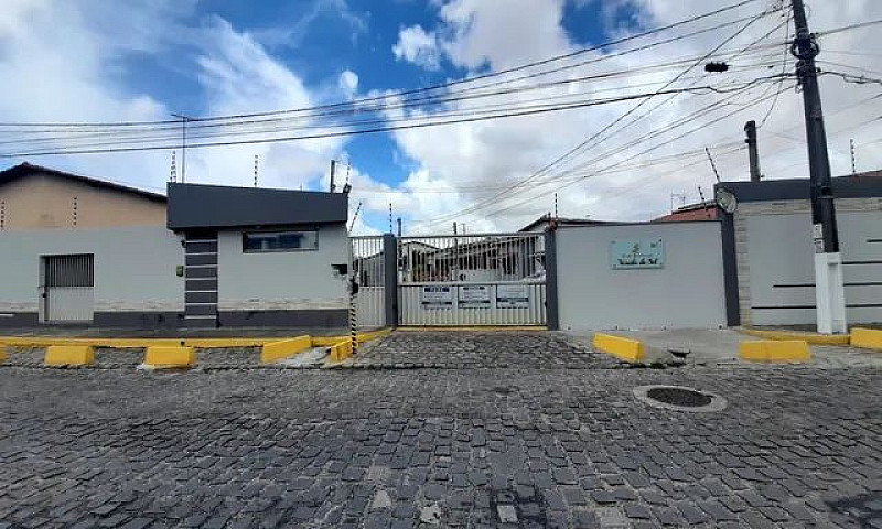 Linda Casa Em Condom...