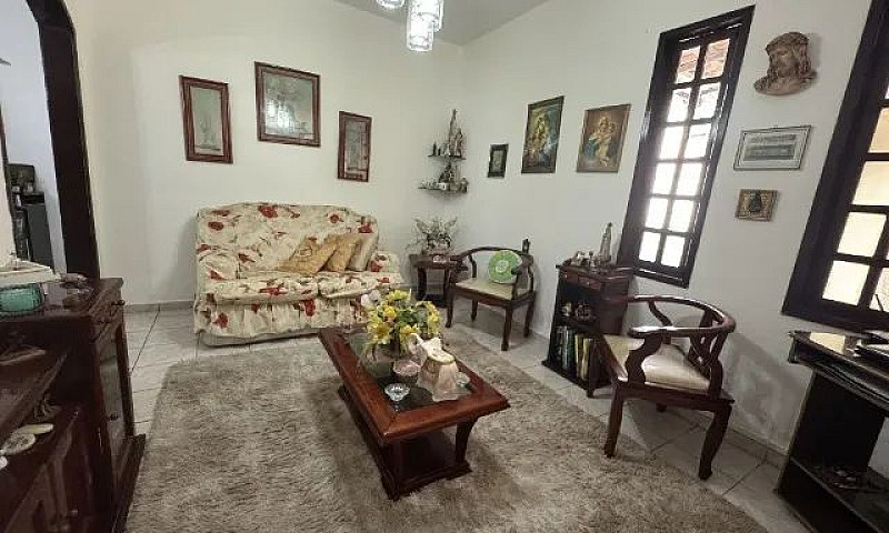 Casa No Joaquim Leão...