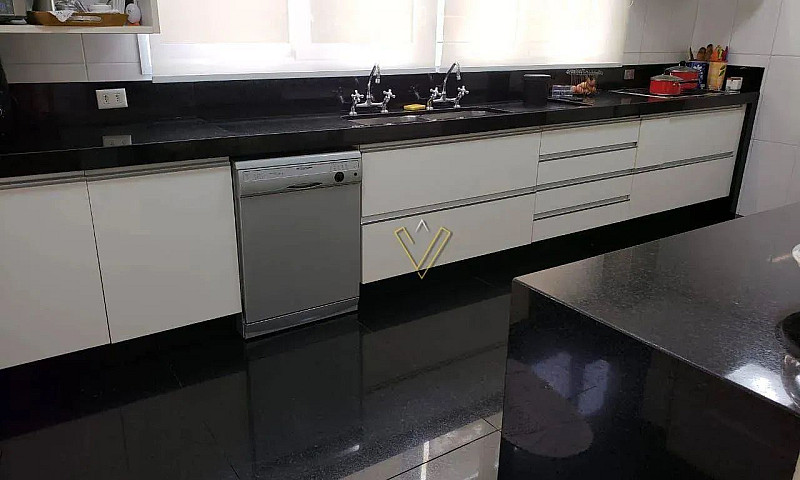 Casa Com 4 Dormitóri...