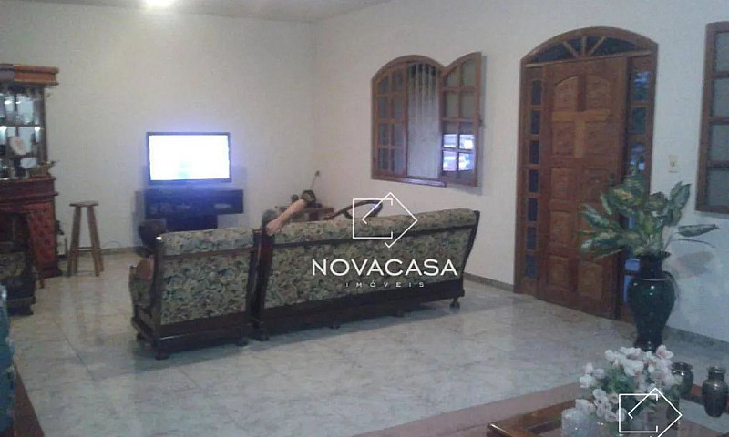 Casa Com 4 Dormitóri...
