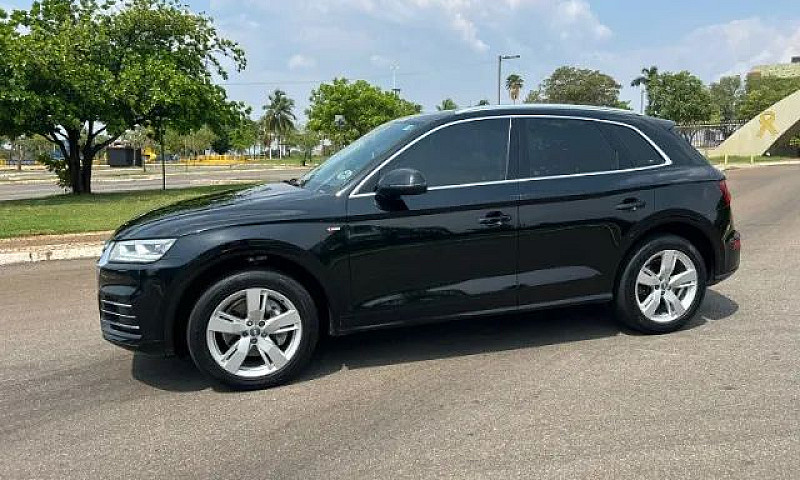 Audi Q5 S-Line 2.0 T...