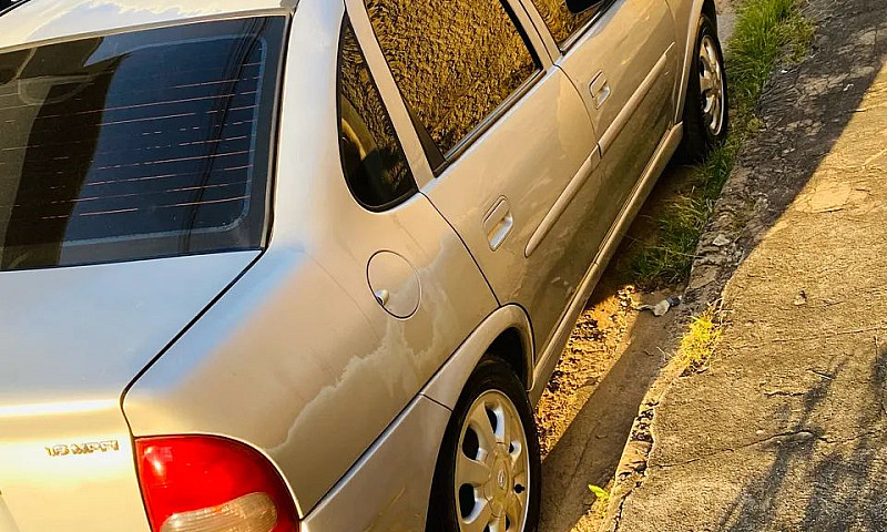Chevrolet Corsa Seda...