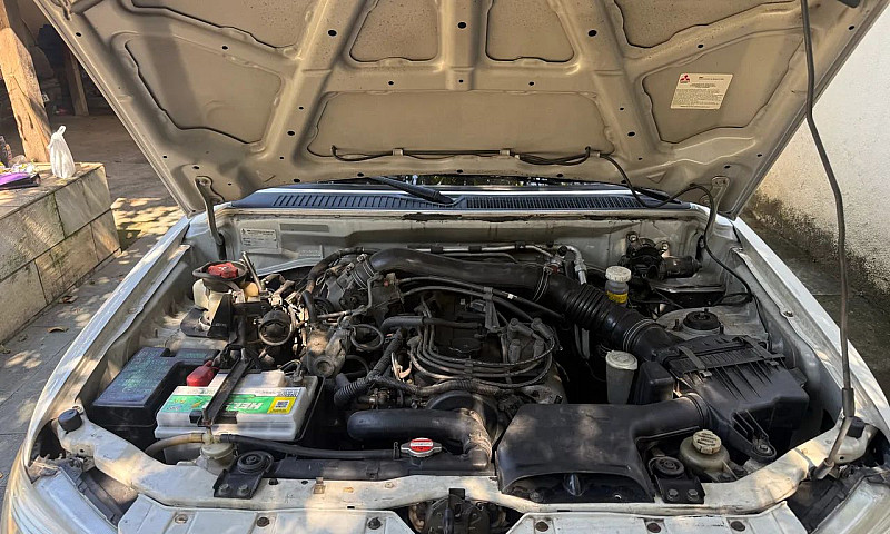Mitsubishi Pajero Tr...
