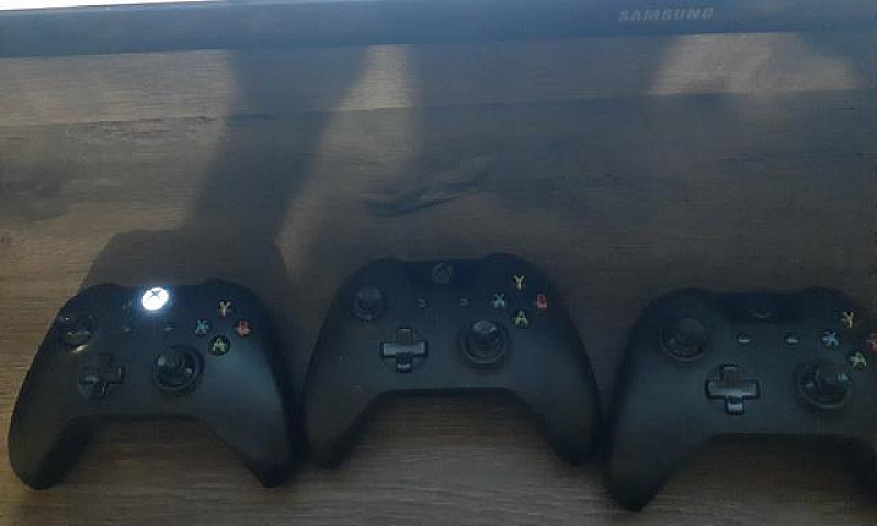 Xbox One Semi Novo...