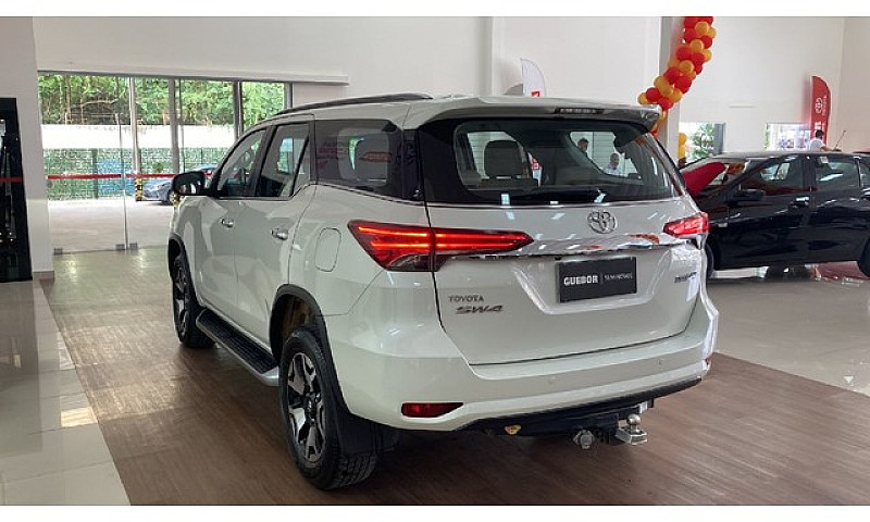 Toyota Hilux Sw4 2.8...