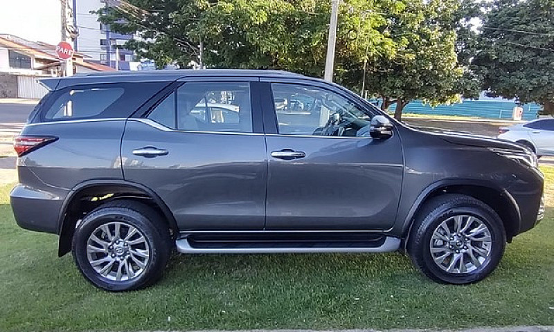 Toyota Hilux Sw4 2.8...