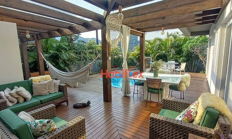 Casa Com 3 Dormitóri...