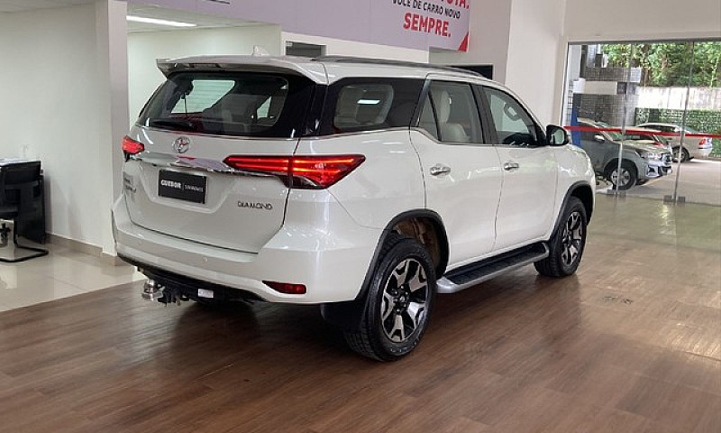 Toyota Hilux Sw4 2.8...