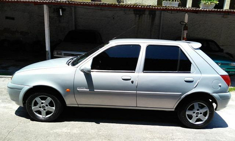 Fiesta Gl Class 2000...