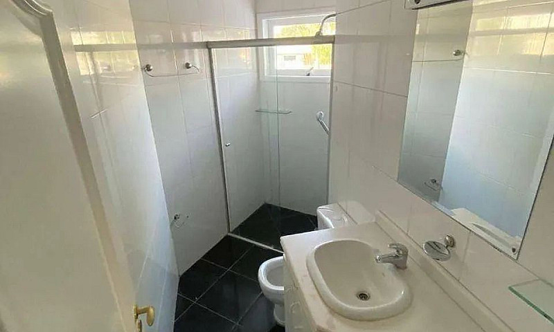 Casa Com 4 Dormitóri...