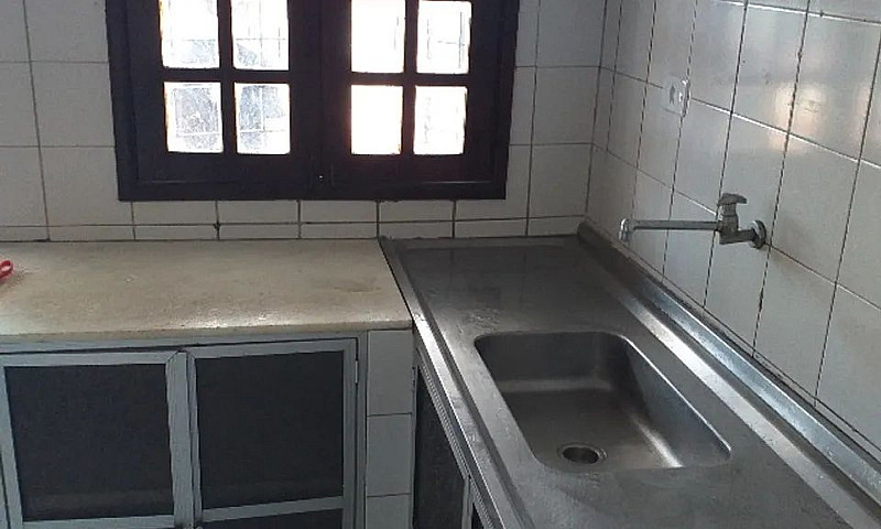 [Aluga-Se] Casa Em R...