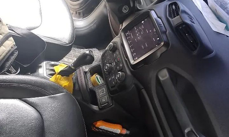 Renegade 2023 T270 A...