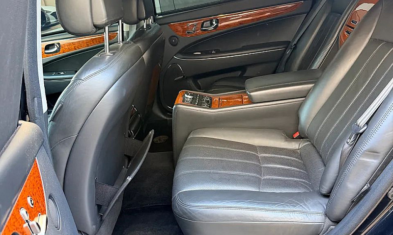 Hyundai Equus 4.6 V8...