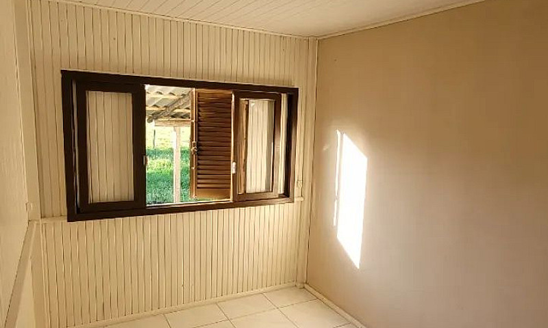 Casa Em Quarta Linha...