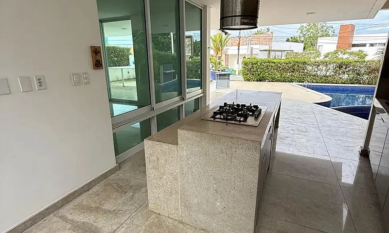 Belíssima Casa Com 4...