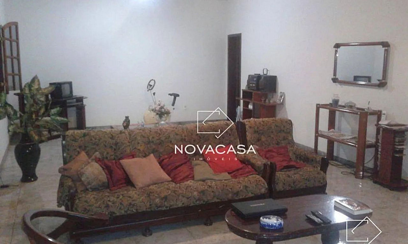 Casa Com 4 Dormitóri...
