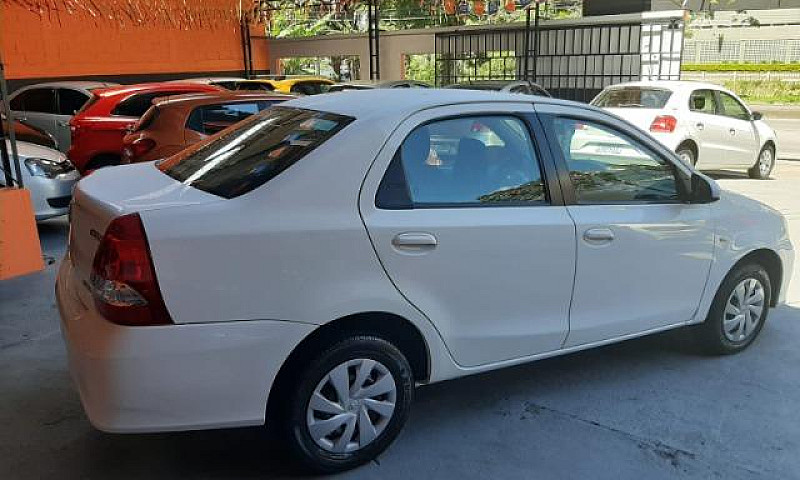 Toyota - Etios Sedan...