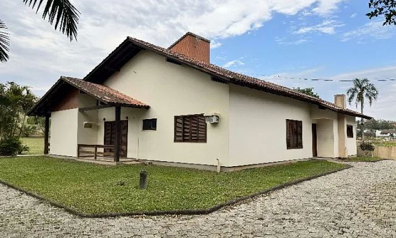 Ampla Casa Com 300M²...