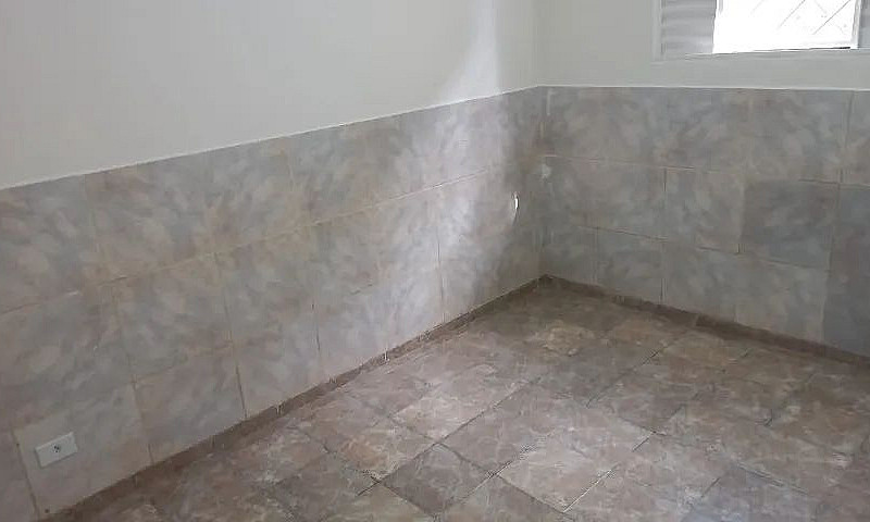 Aluga-Se Casa Quarto...