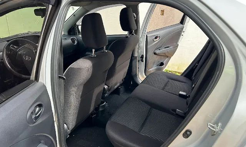 Toyota Etios Xs Seda...