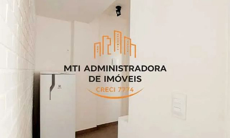 Studio / Semimobilia...