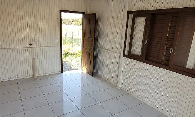 Casa Em Quarta Linha...