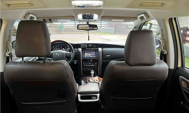 Toyota Hilux Sw4 201...