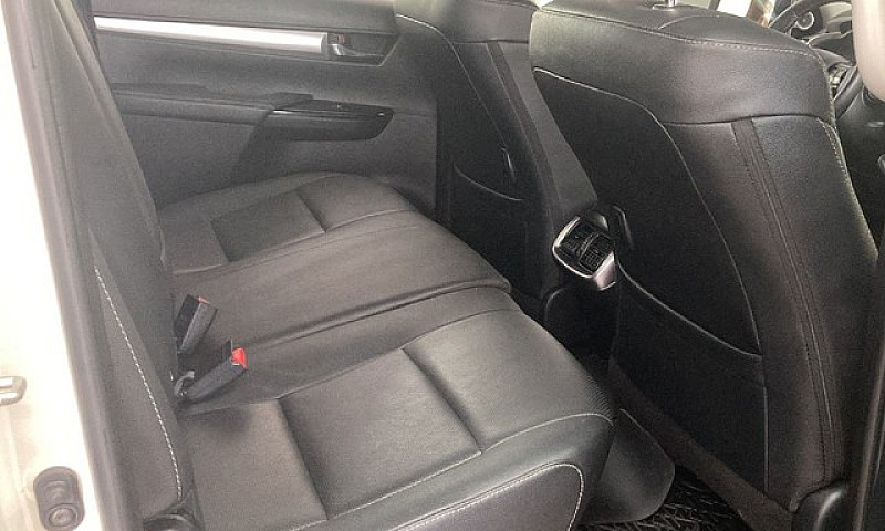 Toyota Hilux 2.8 Srx...
