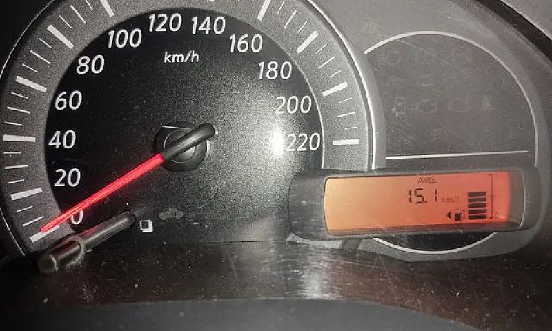 Nissan Versa S 1.0...