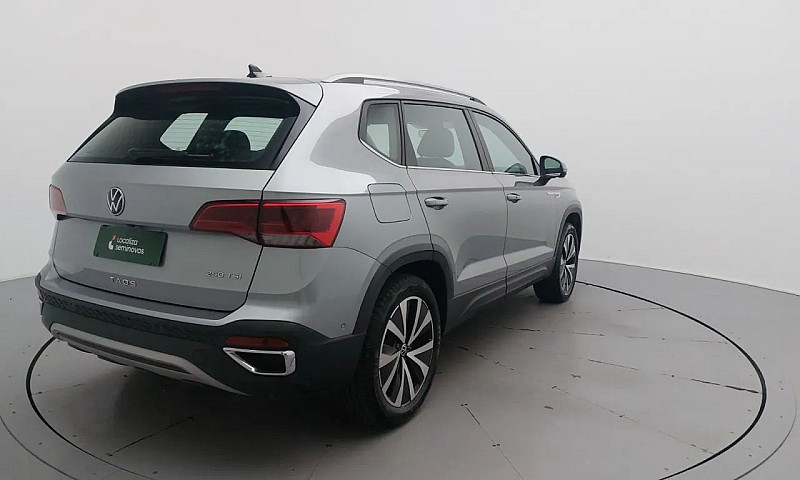 Volkswagen Taos 2023...