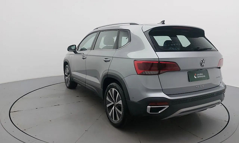 Volkswagen Taos 2023...