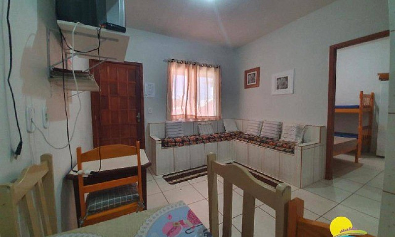 Casa Com 2 Dormitóri...