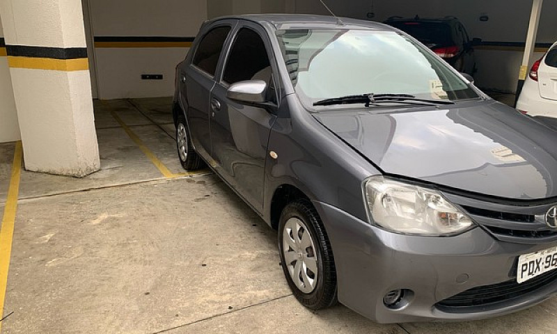 Carro  Etios Hatch X...
