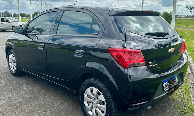 Chevrolet Onix Hatch...