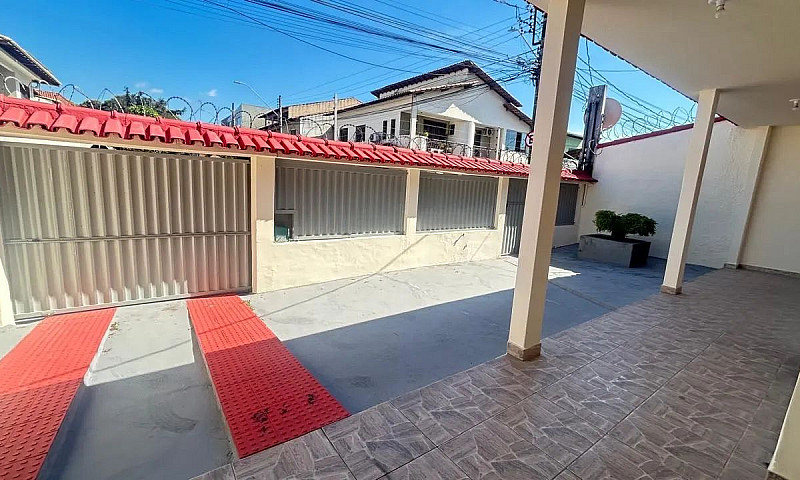 Casa De Tres Quartos...