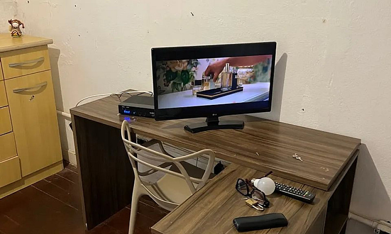 Aluga Se Quarto...