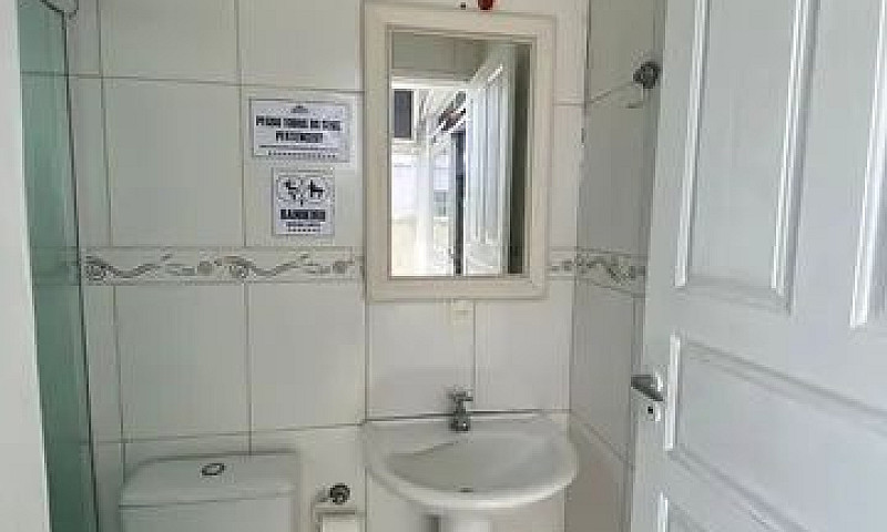Alugo Quarto Feminin...