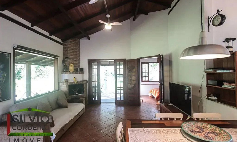 Casa Com Acesso Excl...