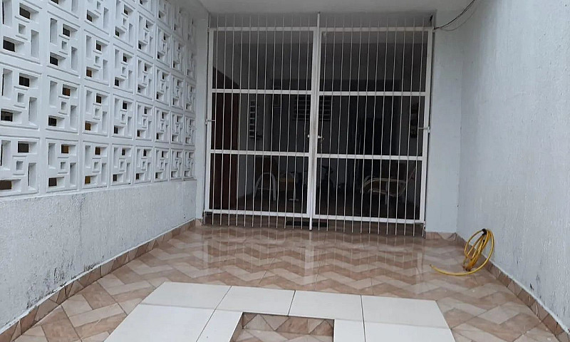 Casa De Dois Pavimen...