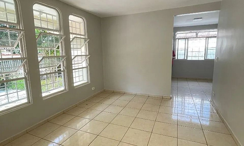Casa Com 4 Dormitóri...