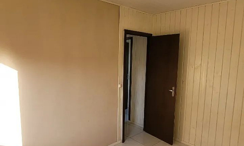 Casa Em Quarta Linha...