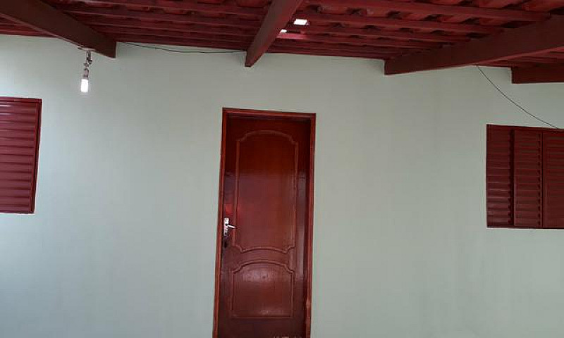 Aluga -Se Casa Santa...