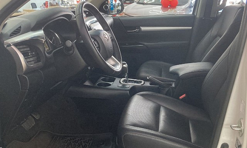 Toyota Hilux 2.8 Srx...