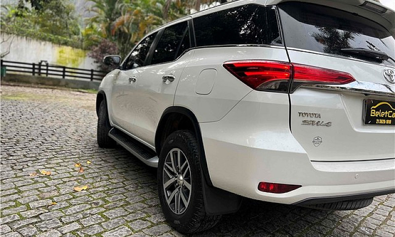 Toyota Hilux Sw4 201...