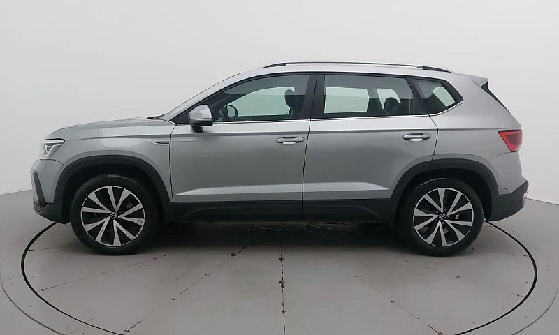 Volkswagen Taos 2023...